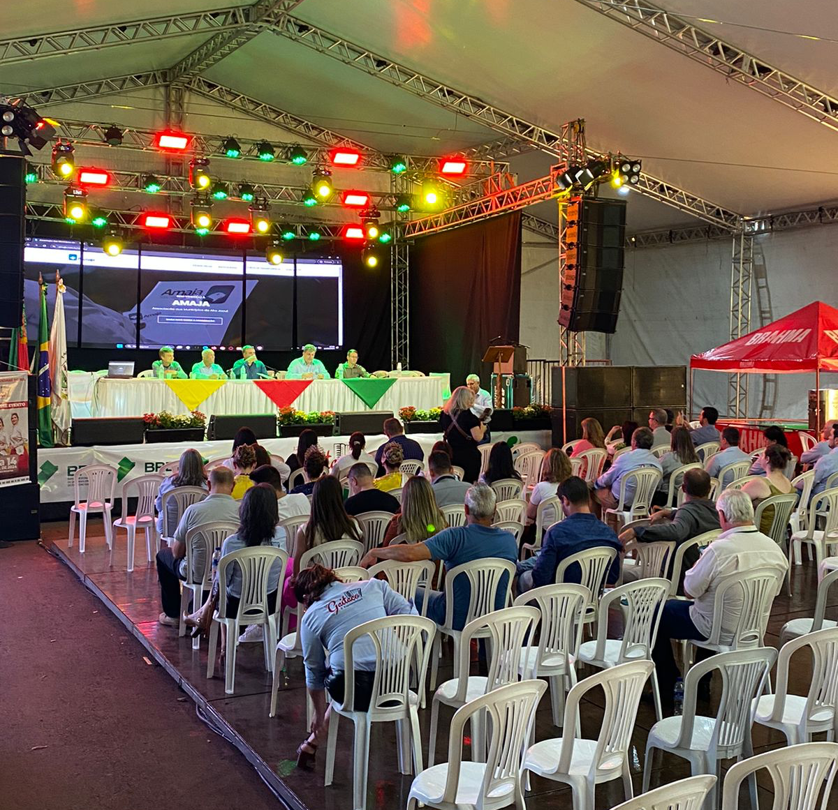 Reunião e apresentação do site da AMAJA