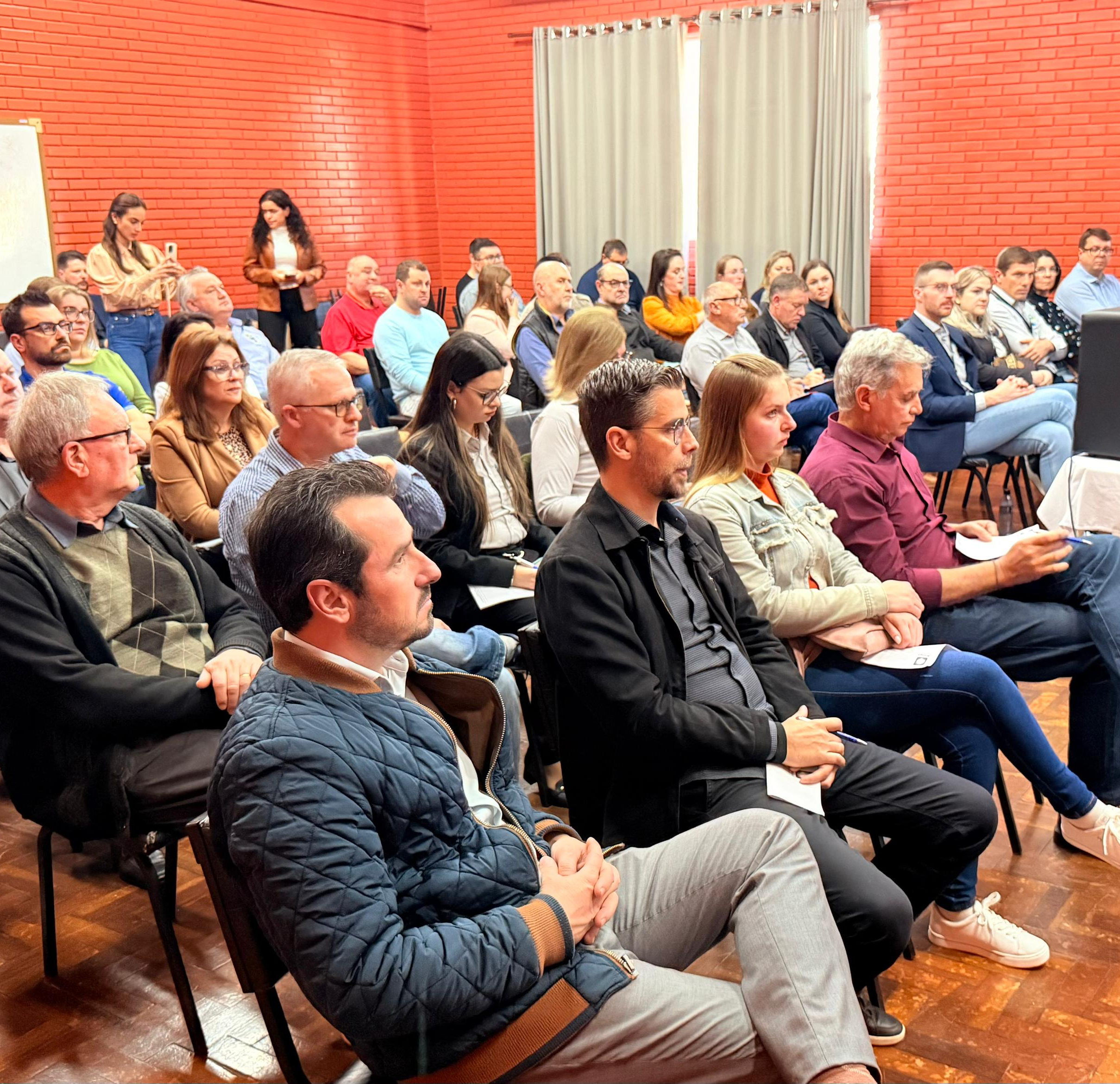 AMAJA promove palestra sobre Reforma Tributária com grande participação regional